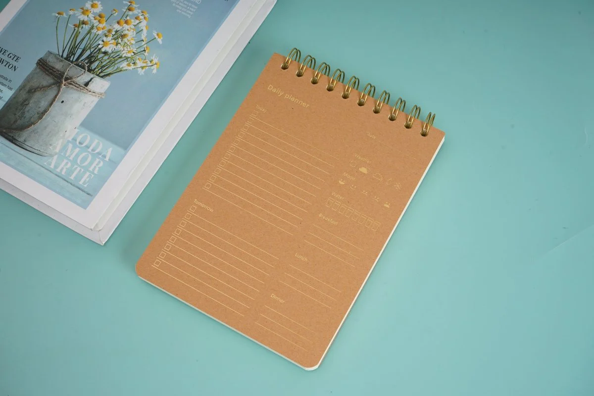 مفكرة التخطيط اليومي -  دفتر ملاحظات سلك بتصميم خشبي بسيط. - Image 3